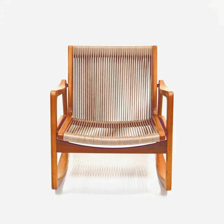 Outdoor The Rock Rocking Chair Goods İstanbul'un tasarımları yaşam alanlarınıza tasarım ve konforu bir arada getiriyor. Malzeme: İROKO dış mekan ahşap, bej ip ile Boyutlar: 71 cm genişlik x 76 cm derinlik ,yükseklik 72 cm, oturum yüksekliği 39 cm Teslimat