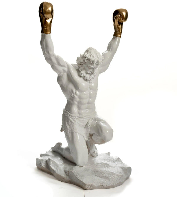 Atlas Gold Glove Atlas heykeli, Yunan mitolojisindeki Atlas adlı devin yeryüzünü omuzlarında taşıdığına inanılan bir tasvirdir. Heykeli de genellikle bu şekilde tasvir edilir: üstünde dünya küresi olan bir adam figürü, sırtı yere doğru kambur, dizleri haf