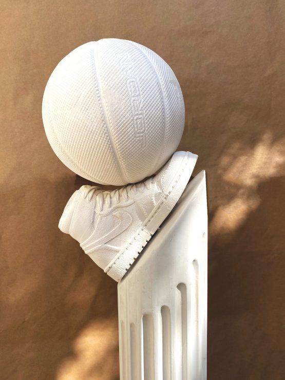 Design Basketball Sütun Ev ve ofis dekorasyonunda heykeller mekanlarınızı süslemeye devam ediyor. Heykeller her dönemde ev ve ofis dekorasyonunda kullanılan bir obje olarak, mekanlarınıza antik ve mistik hava katmayı sürdürüyor. Boyutlar: Yükseklik: 105 c