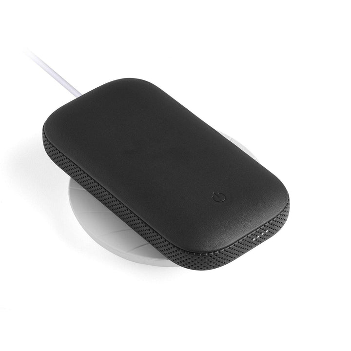 Lexon Powersound Deri Kablosuz Şarj Cihazı ve Bluetooth Hoparlör - Siyah Ürün Açıklaması: PowerSound, kablosuz şarj cihazı ve 360 ​​° surround Bluetooth hoparlörü aynı cihazda birleştiren devrim niteliğinde bir üründür.PowerSound, 5.000 mAh kapasitelidir