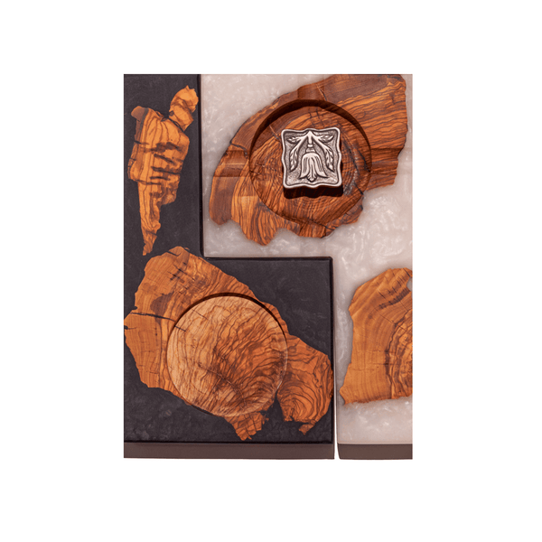 RAVELLO PURO KÜLLÜĞÜ Tasarımlar, Bordeaux şehrinin sanatsal sunumlardan ilham alınarak, yenilikçi ve özgün bir şekilde oluşturulmuştur.Ravello Viski&Puro Takımı; zeytin ağacı ve epoksi kullanılarak, tamamen el işçiliğiyle yüksek kalitede üretilmiştir.Ürün