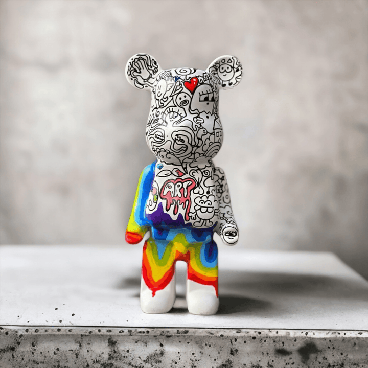 Desing Rainbow Doodle Bear Yükseklik: 27 cm Genişlik: 12 cm Derinlik: 9 cm Materyal: Alçı Desing Rainbow Doodle Bear - hiandco.com.tr Hi Sculpture - Pera Heykel | Pera Sanat