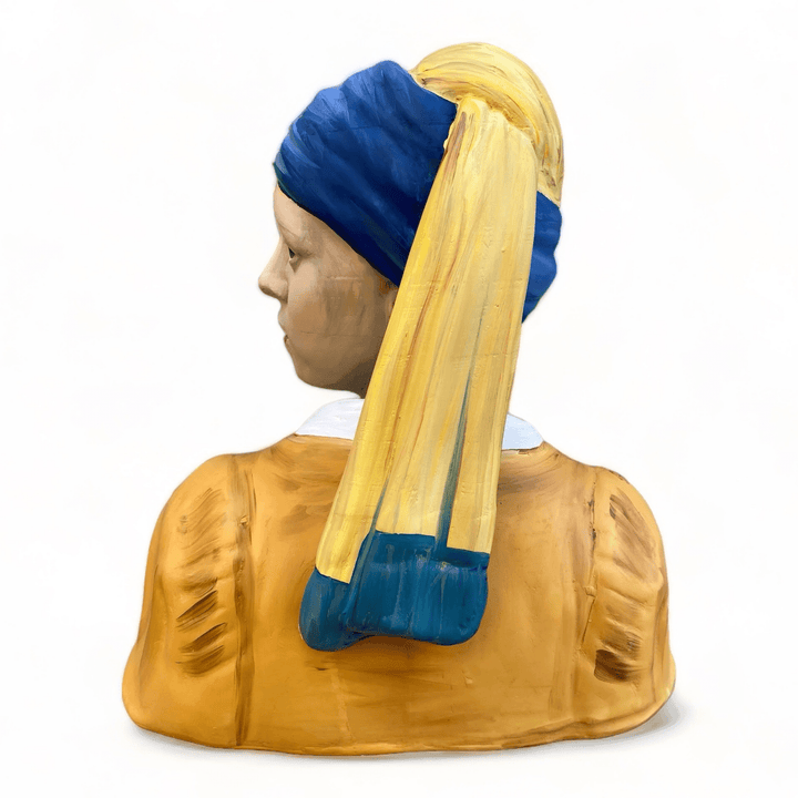Johannes Vermeer – İnci Küpeli Kız Malzeme: Polyester Yükseklik 50 cm Genişlik 46 cm Derinlik 32 cm Johannes Vermeer – İnci Küpeli Kız - hiandco.com.tr Hi Sculpture - Pera Heykel | Pera Sanat