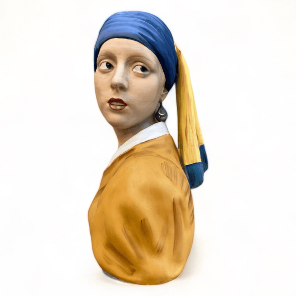 Johannes Vermeer – İnci Küpeli Kız Malzeme: Polyester Yükseklik 50 cm Genişlik 46 cm Derinlik 32 cm Johannes Vermeer – İnci Küpeli Kız - hiandco.com.tr Hi Sculpture - Pera Heykel | Pera Sanat