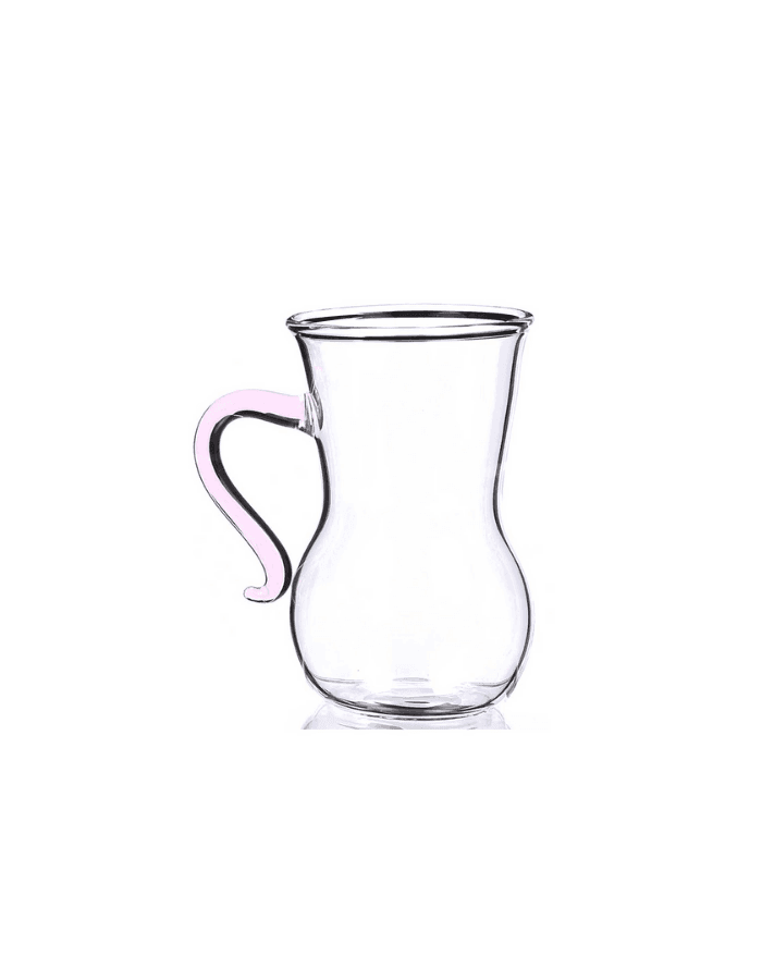 Çay Bardağı Pembe Sunumlar renkleniyor… Kendinize bir güzellik yapın! Zarif tasarımı ile oldukça kibar bir görünüme sahip olan renkli kulplu el yapımı üfleme cam çay bardakları sunumlarınıza değer katacak. Ürün Detayları %100 el yapımı, ısıya dayanaklı üf