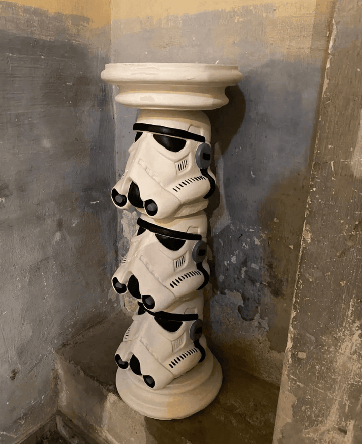 Desing Stormtrooper Sütun Dekoratif sütunlar, mimari yapıların bir parçası olarak kullanılan ve dekoratif bir özellik taşıyan sütunlardır. Sütunlar, yapıların taşıyıcı öğelerinden biri olarak görev yapabileceği gibi, görsel bir estetik katmak için de kull