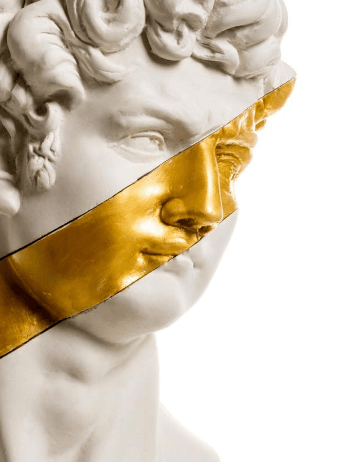 Gold David Tasarım Hikayesi: David heykeli, İtalyan Rönesans sanatçısı Michelangelo Buonarroti tarafından 1501-1504 yılları arasında yapılmış ünlü bir mermer heykeldir. Heykel, 5.17 metre yüksekliğiyle Floransa, İtalya'daki Galleria dell'Accademia'da serg