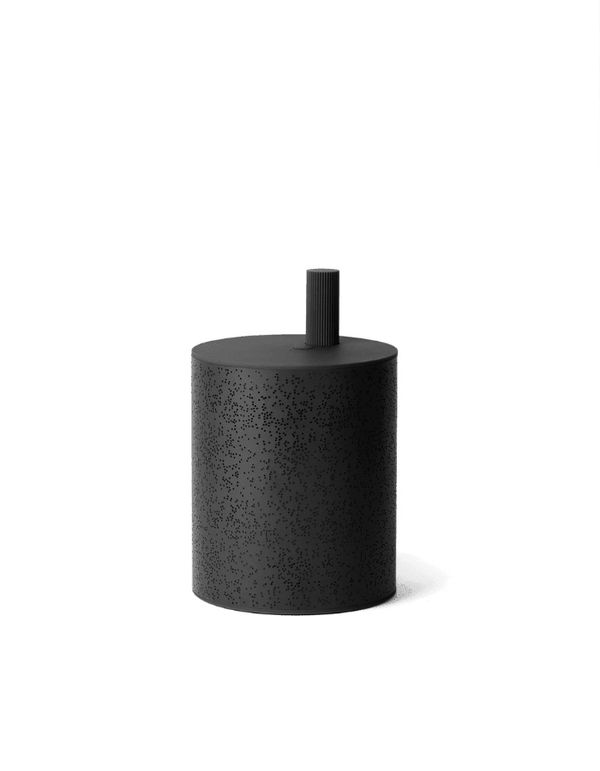 Lexon Cylindre Bluetooth Hoparlör Ürün Açıklaması: Ünlü tasarımcı José Lévy'nin S.A.L.T koleksiyonundan bir parça...Jose Levy koleksiyonu tasarlarken geometrik formları kullanarak fonksiyonelliği ve görsel şıklığı kombine etti. Bu koleksiyon için kendi sö