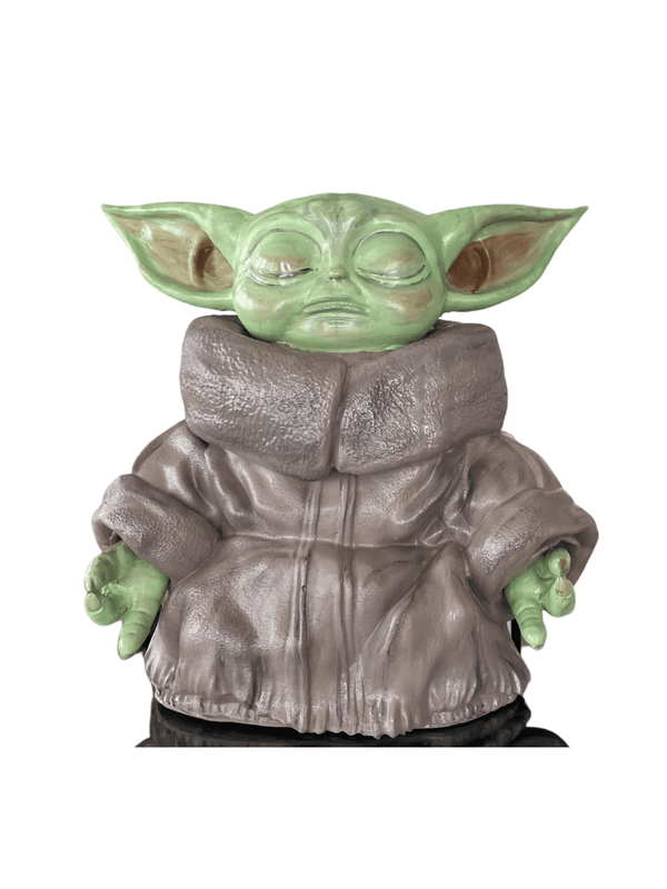 Meditation Yoda Tasarım Hikayesi: Yoda, Star Wars evreninde yer alan ve Jedi'ların öğretmenlerinden biri olarak tanınan bir karakterdir. Yeşil teni ve uzun kulaklarıyla tanınan Yoda, güçlü bir ışın kılıcı kullanıcısı ve zeki bir stratejisttir. Jedi eğitme